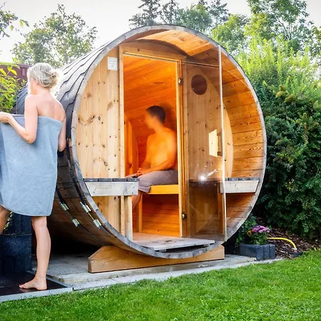Moderne Mit Fasssauna Und Kamin Im Laendl. Allgaeu *